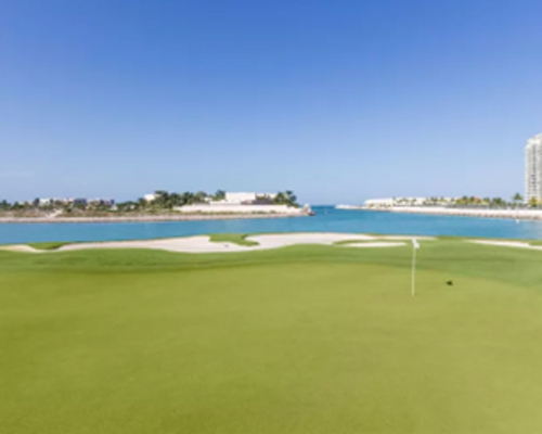 Puerto Cancun and Plaza La Isla: two options for fun and shopping in the hotel zone.